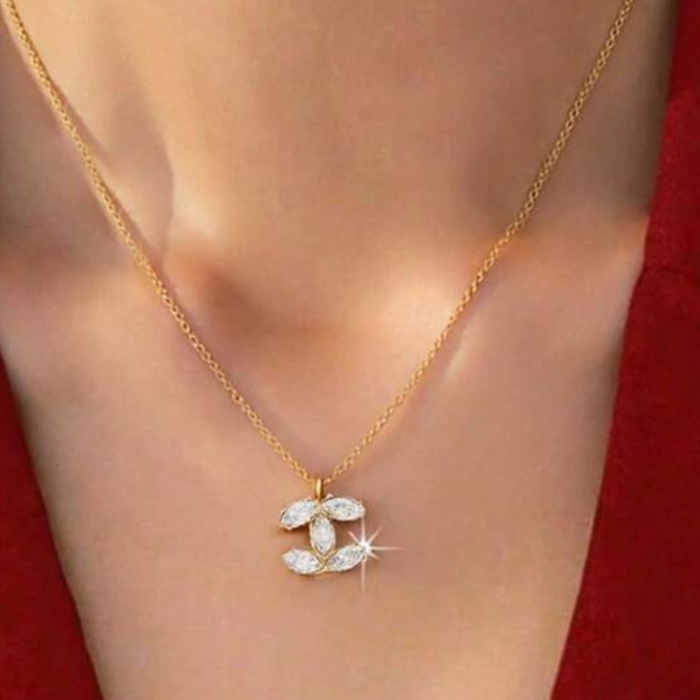 Fashion Jewelry Gold Necklace with Crystal Charms